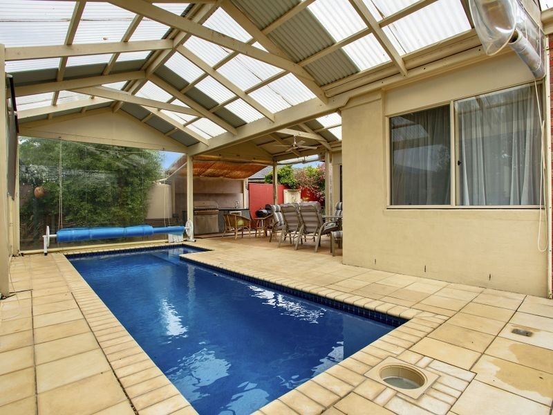 10 Sassari Court, Point Cook VIC 3030