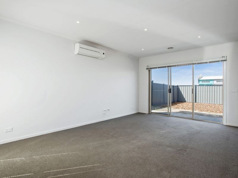 16 Derham Drive, Point Cook VIC 3030