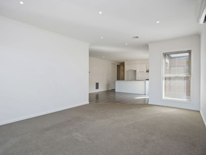 16 Derham Drive, Point Cook VIC 3030