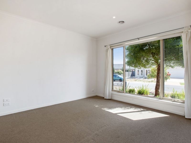 16 Derham Drive, Point Cook VIC 3030