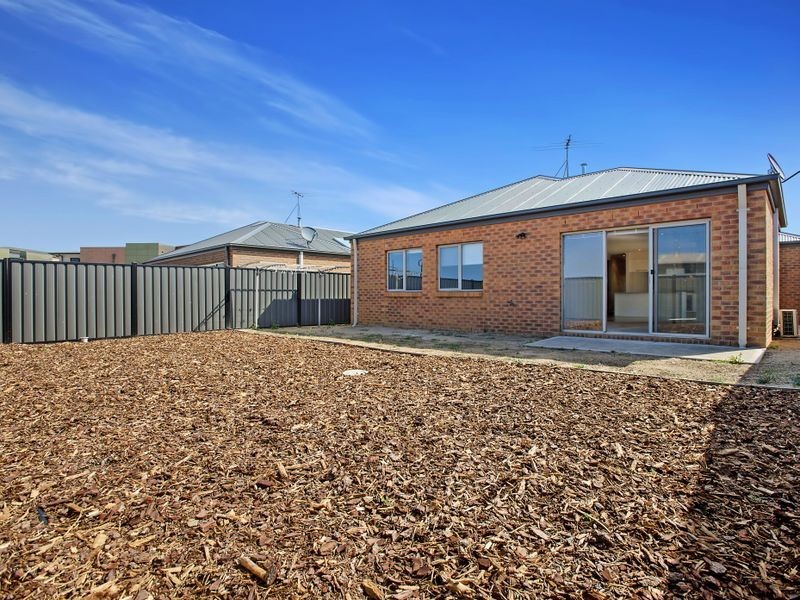 16 Derham Drive, Point Cook VIC 3030