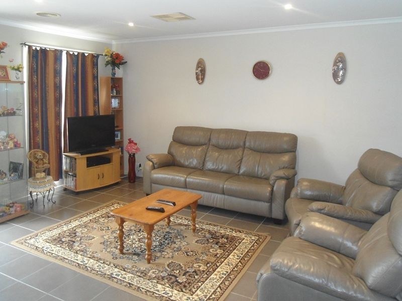 6 Castle Court, Point Cook VIC 3030