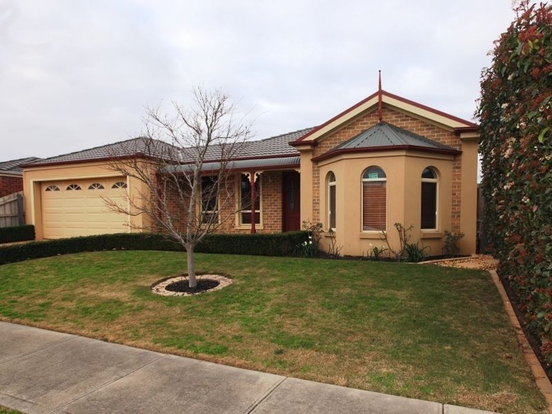 18 Creswick Drive, Point Cook VIC 3030