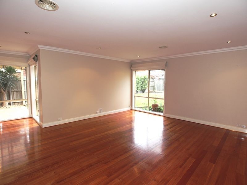 18 Creswick Drive, Point Cook VIC 3030