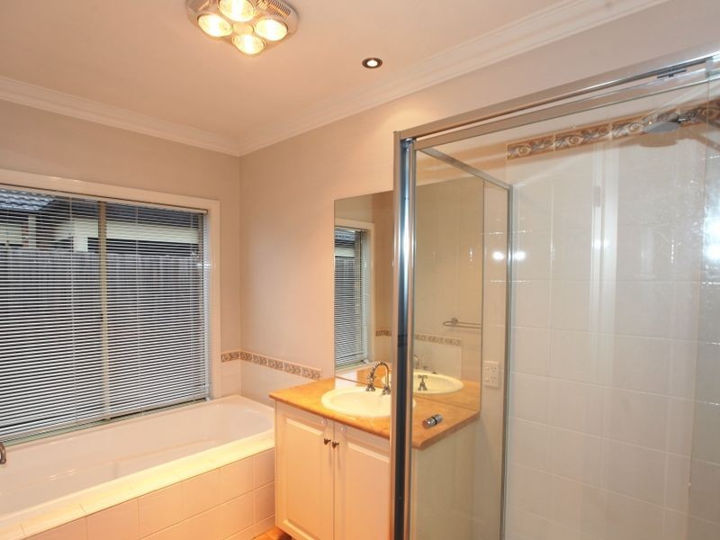 18 Creswick Drive, Point Cook VIC 3030