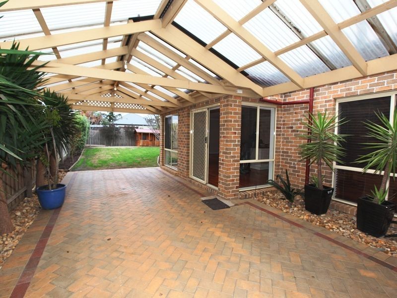 18 Creswick Drive, Point Cook VIC 3030