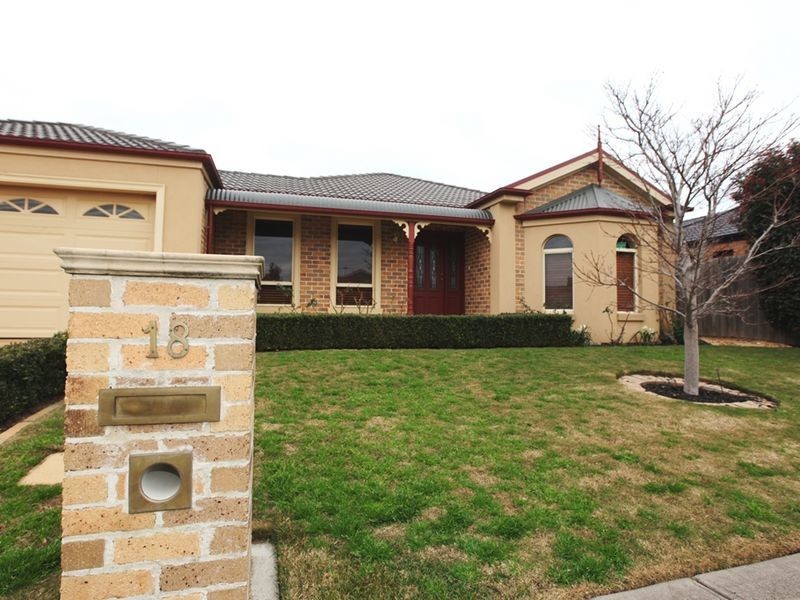18 Creswick Drive, Point Cook VIC 3030