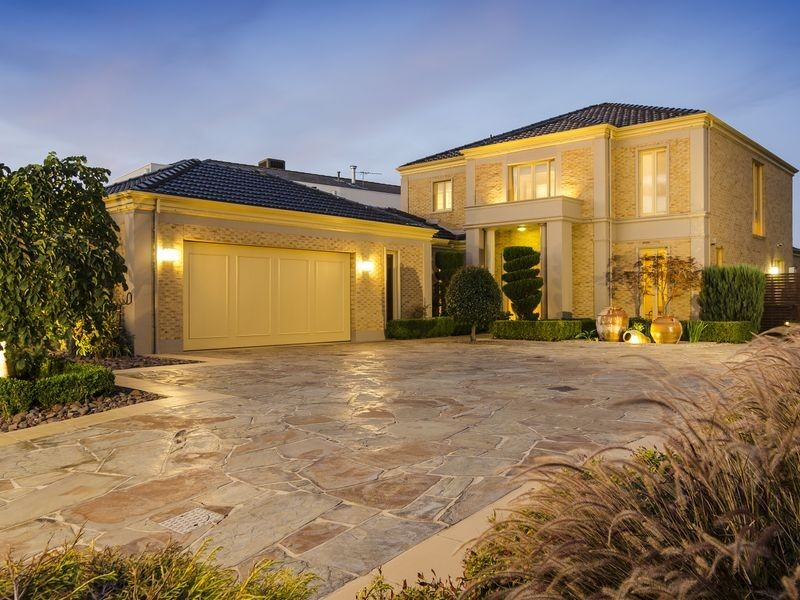 12 Sandlewood Lane, Sanctuary Lakes VIC 3030