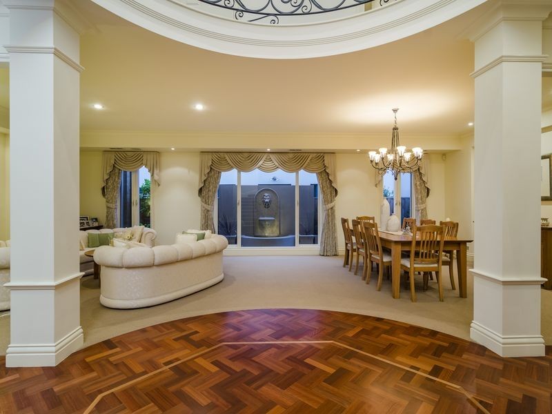 12 Sandlewood Lane, Sanctuary Lakes VIC 3030