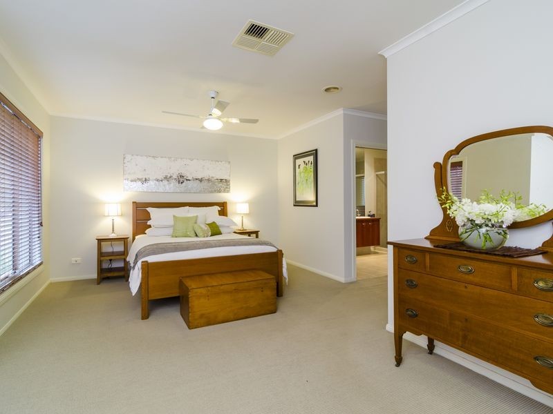 14 Elkhorn Way, Point Cook VIC 3030