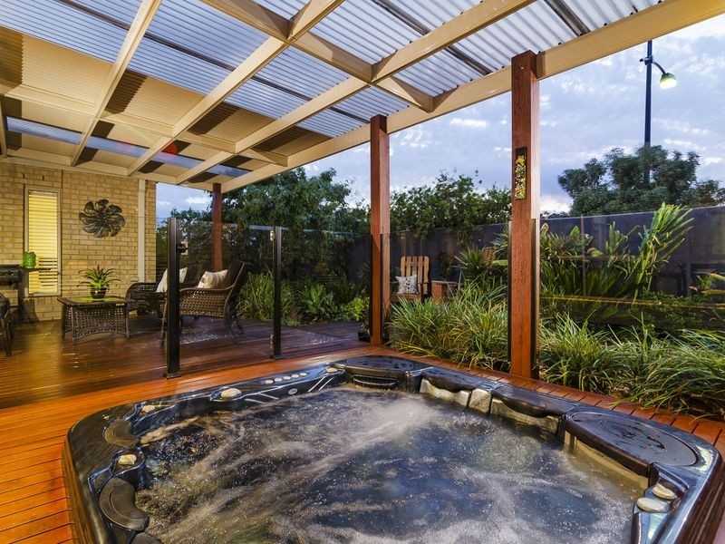 14 Elkhorn Way, Point Cook VIC 3030