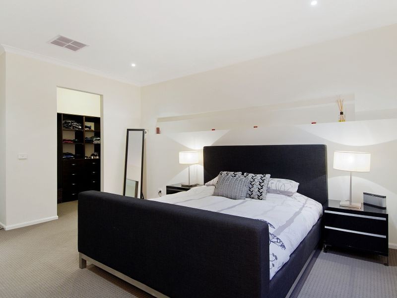 22 Tanoa Crescent, Point Cook VIC 3030