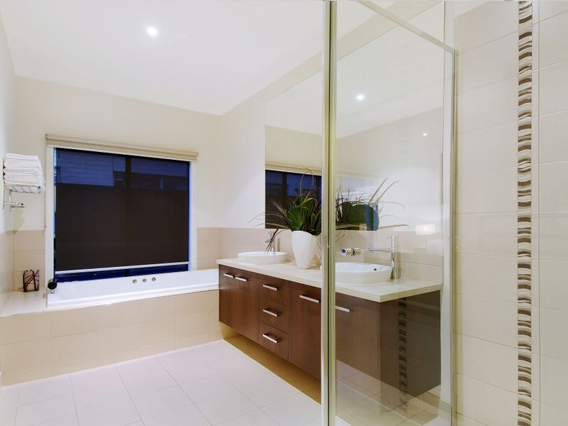 22 Tanoa Crescent, Point Cook VIC 3030