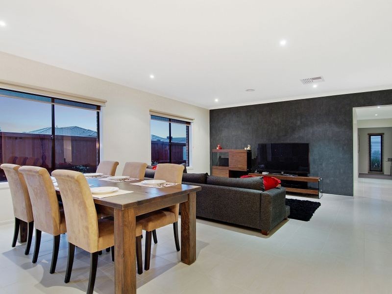 22 Tanoa Crescent, Point Cook VIC 3030