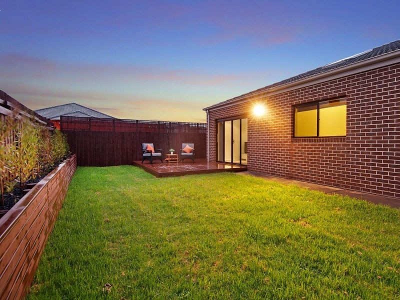 22 Tanoa Crescent, Point Cook VIC 3030