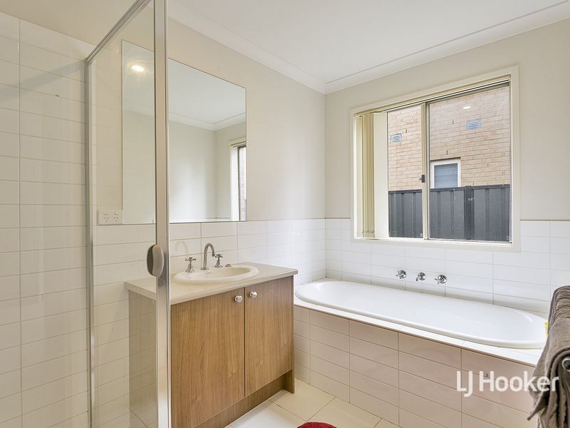 48 Breasley Parkway, Point Cook VIC 3030