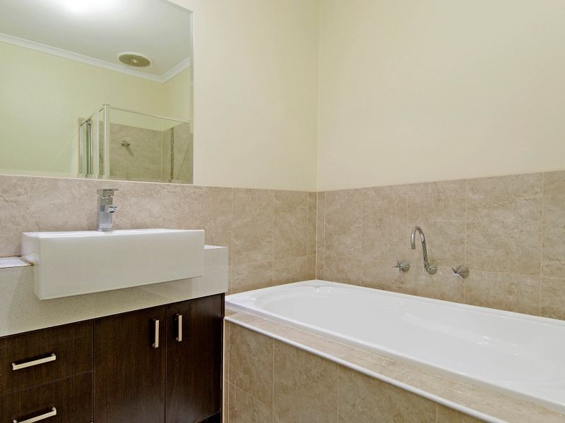 2/6 Sunshine Street, Oakleigh East VIC 3166