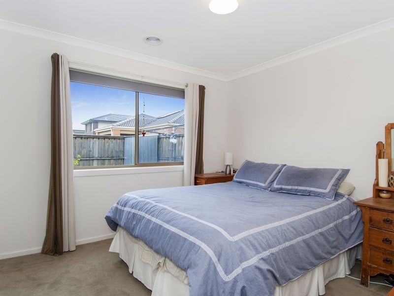 4 Grandpark Circuit, Point Cook VIC 3030