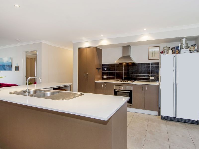 4 Grandpark Circuit, Point Cook VIC 3030