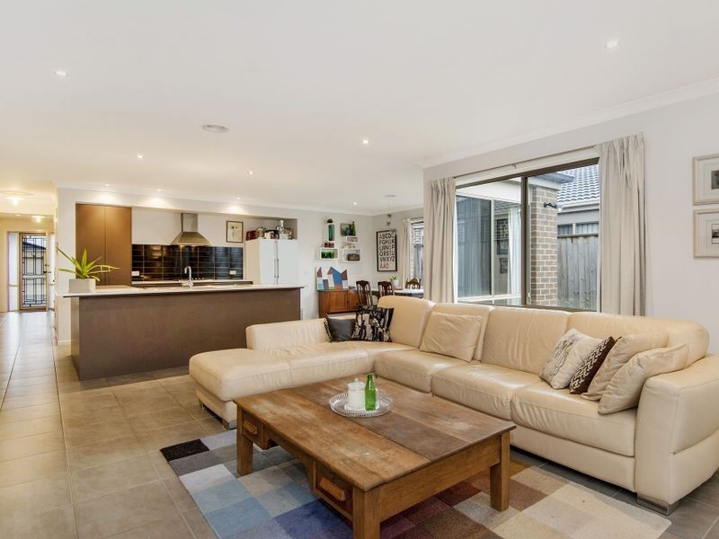 4 Grandpark Circuit, Point Cook VIC 3030