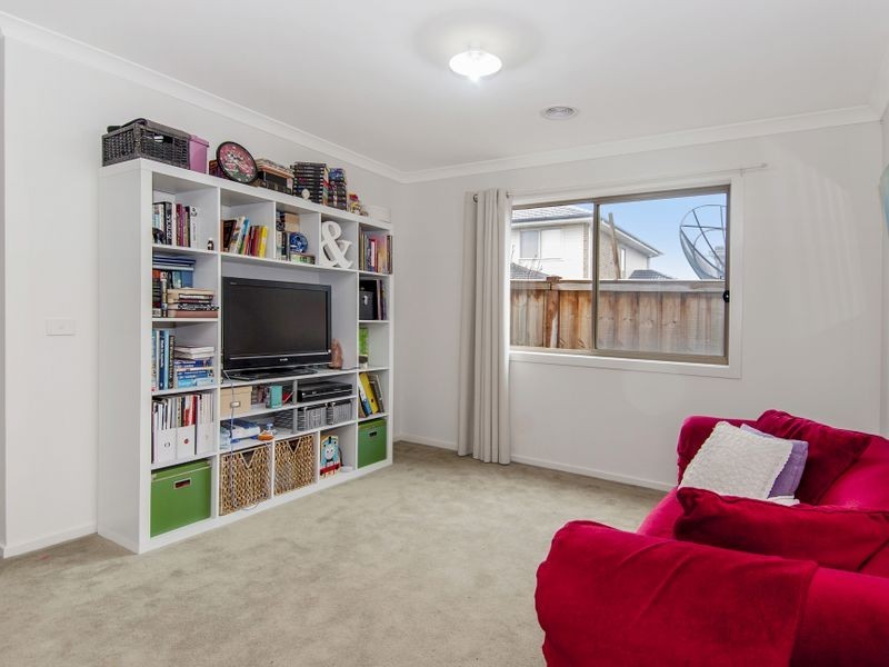 4 Grandpark Circuit, Point Cook VIC 3030