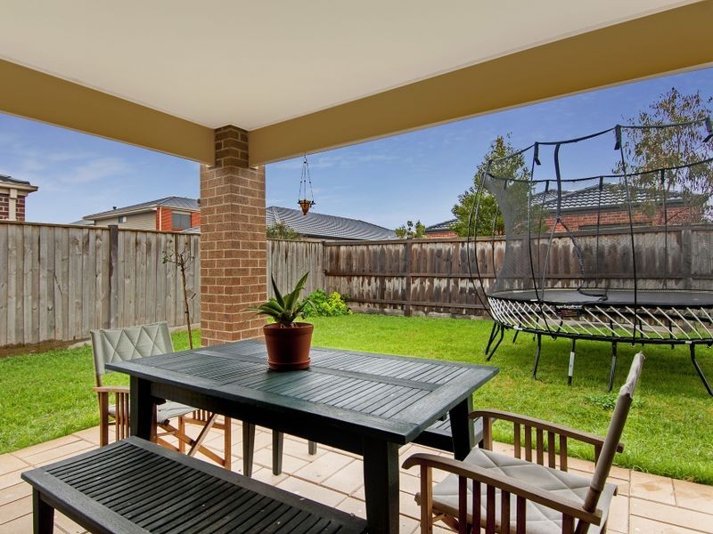4 Grandpark Circuit, Point Cook VIC 3030