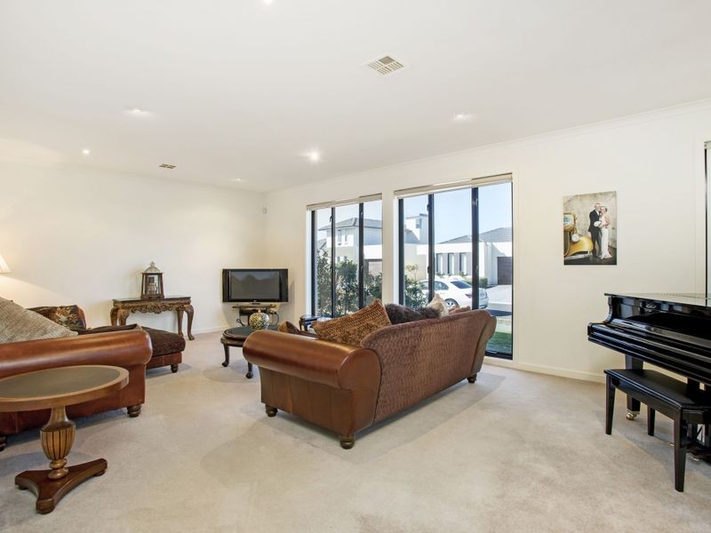 97 Signature Boulevard, Sanctuary Lakes VIC 3030