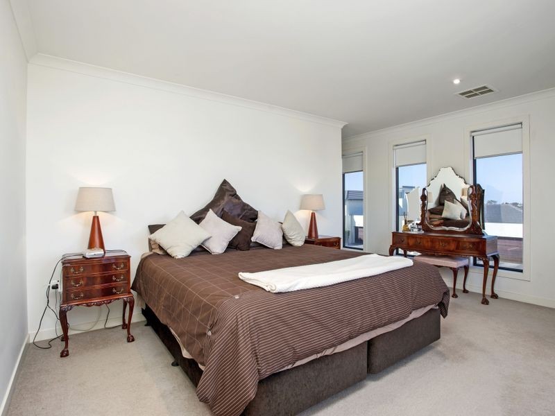 97 Signature Boulevard, Sanctuary Lakes VIC 3030