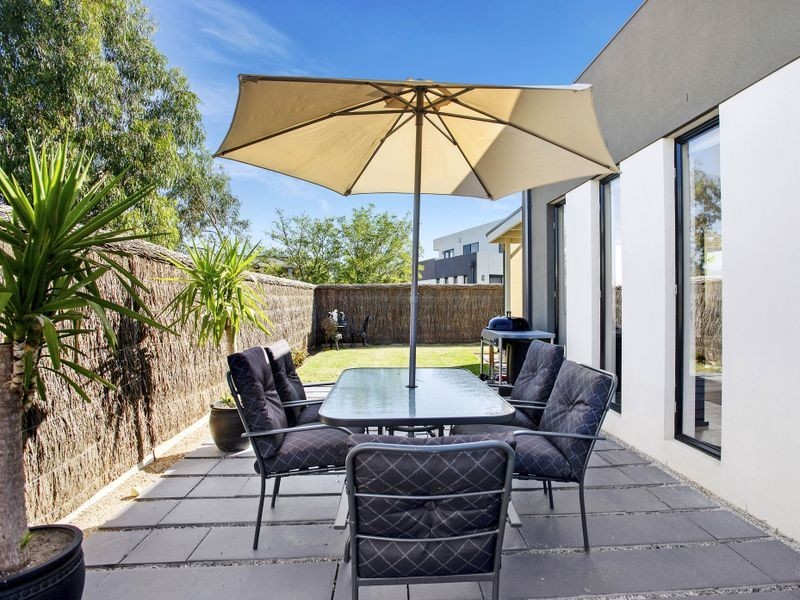 97 Signature Boulevard, Sanctuary Lakes VIC 3030