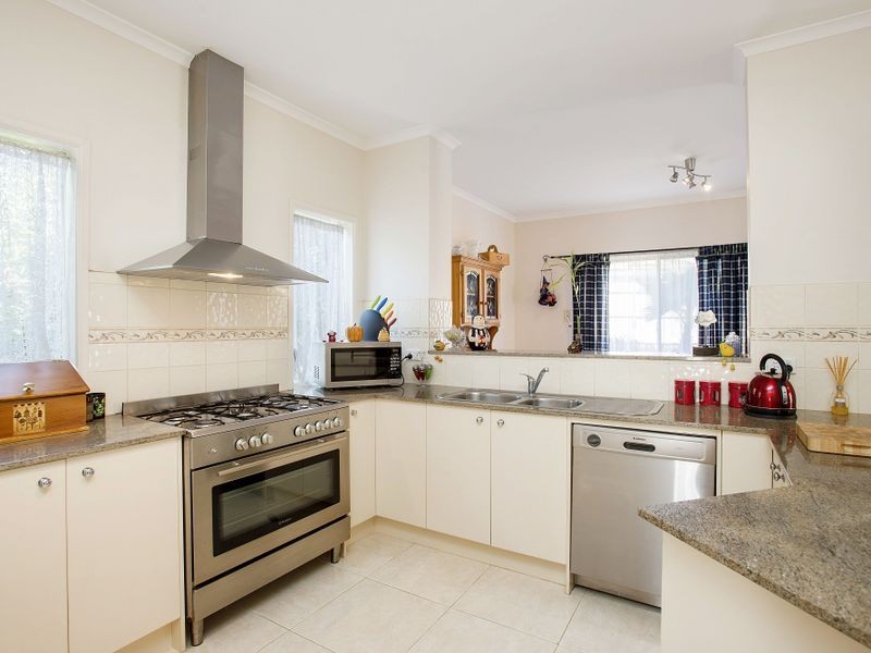 2 Honeyeater Court, Tarneit VIC 3029