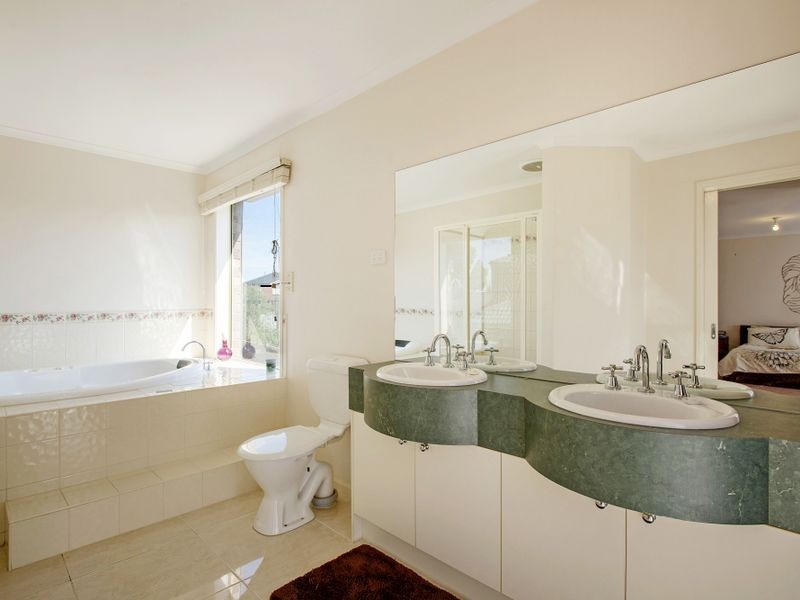 2 Honeyeater Court, Tarneit VIC 3029