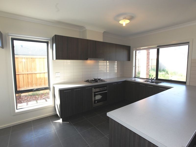 35 Heatherbell Avenue, Point Cook VIC 3030