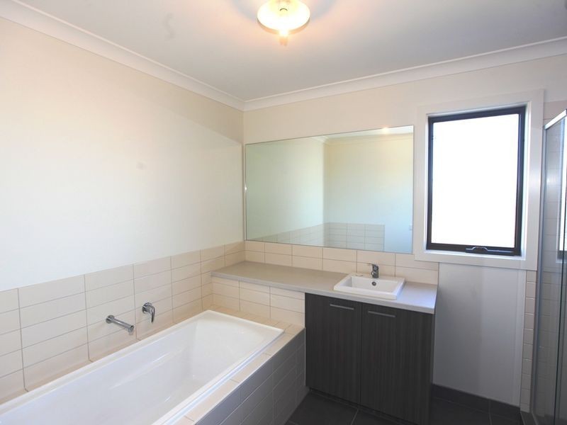 35 Heatherbell Avenue, Point Cook VIC 3030