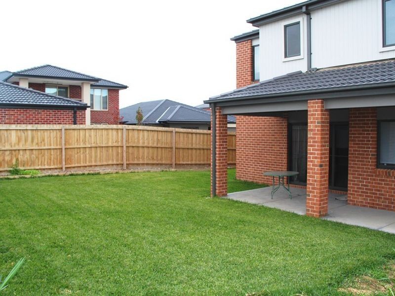 35 Heatherbell Avenue, Point Cook VIC 3030