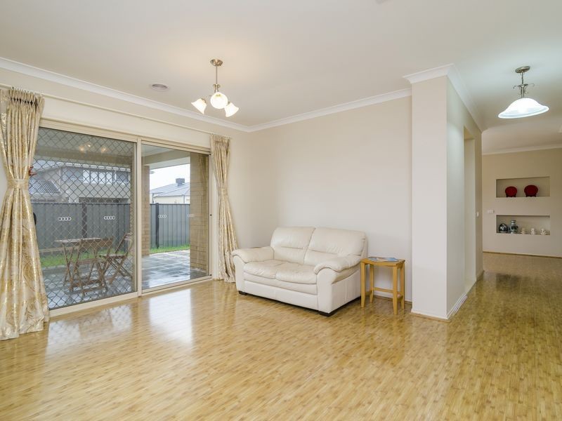 8 Japonica Way, Point Cook VIC 3030