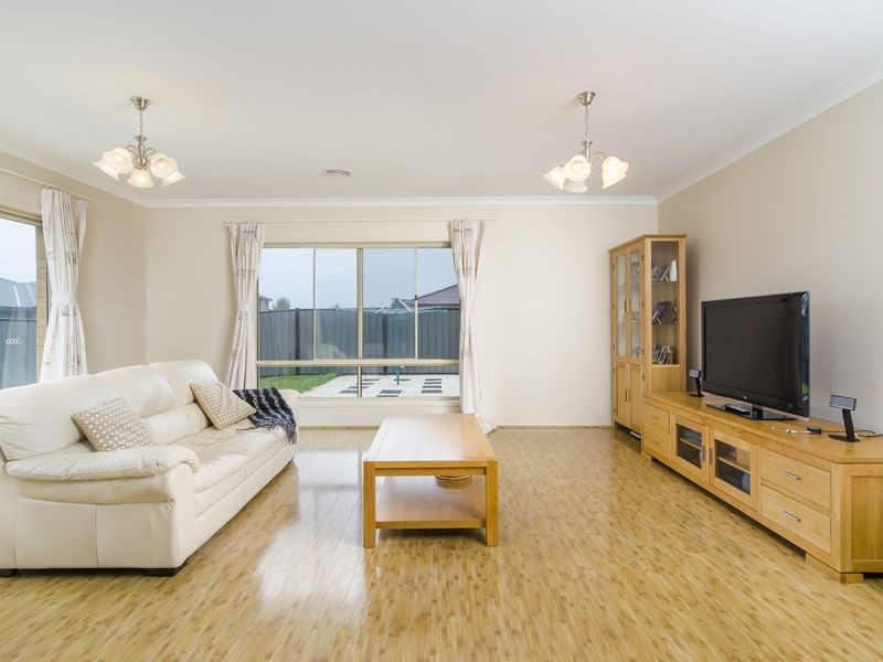 8 Japonica Way, Point Cook VIC 3030