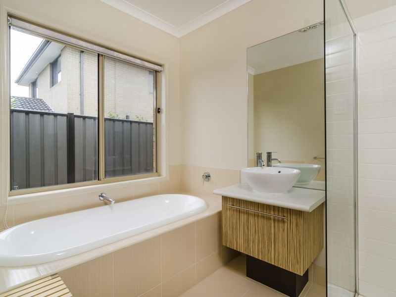 8 Japonica Way, Point Cook VIC 3030