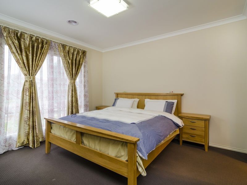 8 Japonica Way, Point Cook VIC 3030