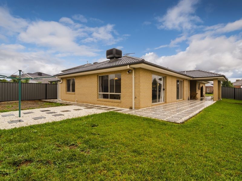 8 Japonica Way, Point Cook VIC 3030