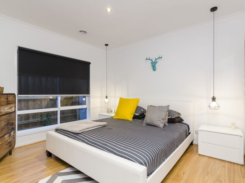 33 Lockheed Parade, Point Cook VIC 3030