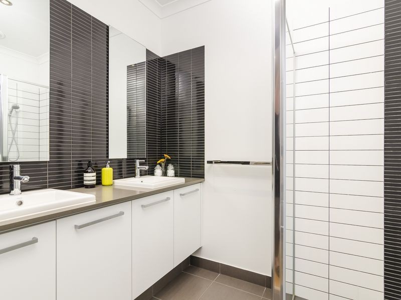 33 Lockheed Parade, Point Cook VIC 3030