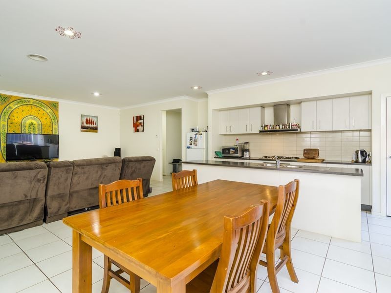 4 Fontana Avenue, Point Cook VIC 3030