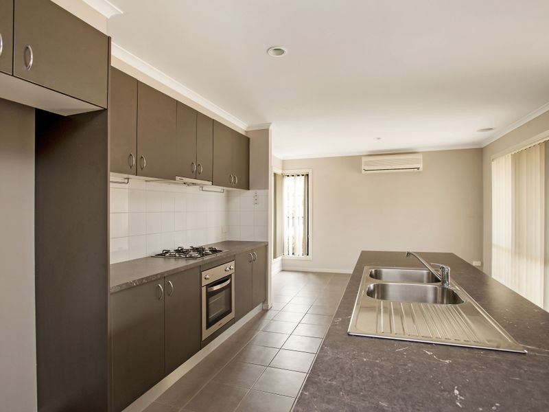 1 Bronhill Vista, Point Cook VIC 3030