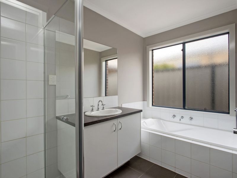 1 Bronhill Vista, Point Cook VIC 3030