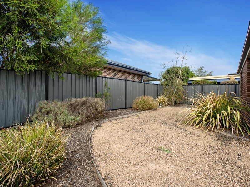 1 Bronhill Vista, Point Cook VIC 3030