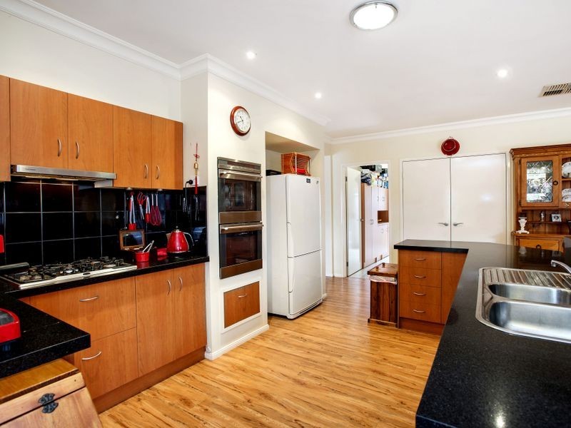 10 Sassari Court, Point Cook VIC 3030