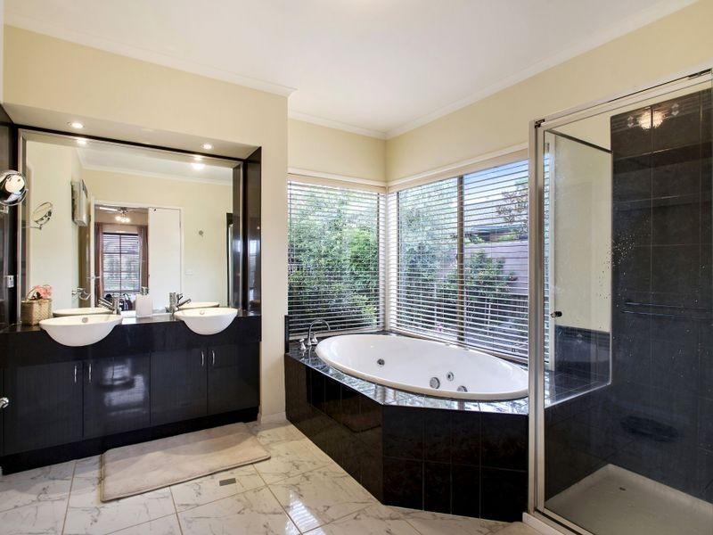 10 Sassari Court, Point Cook VIC 3030