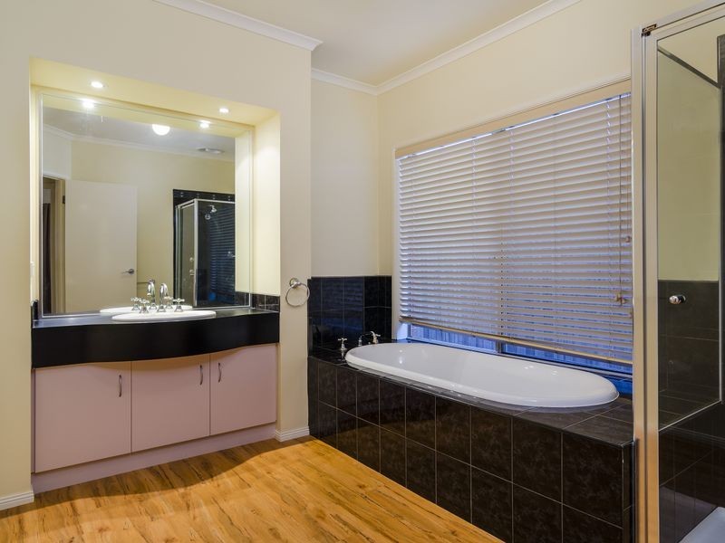 10 Sassari Court, Point Cook VIC 3030