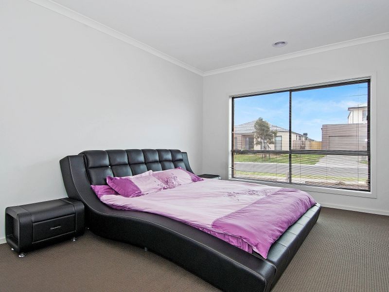 398 Boardwalk Boulevard, Point Cook VIC 3030