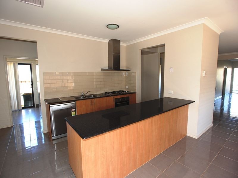 34 Shiraz Crescent, Point Cook VIC 3030